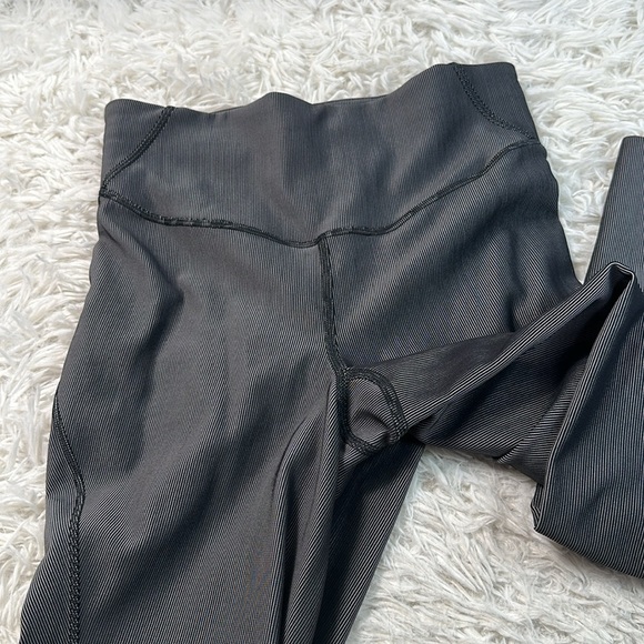 Lululemon Base Pace High-Rise Tight 25" *Two-Tone Ribbed Black / Gull Grey - Picture 2 of 7